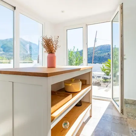 Villa Cayetana - Spacious 4-bedroom With Private Pool Terrace & Bbq