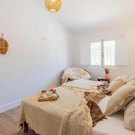 Villa Cayetana - Spacious 4-bedroom With Private Pool Terrace & Bbq *