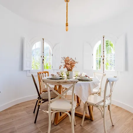 Cayetana - Spacious 4-bedroom With Private Pool Terrace & Bbq Villa
