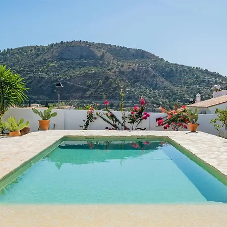 Villa Cayetana - Spacious 4-bedroom With Private Pool Terrace & Bbq