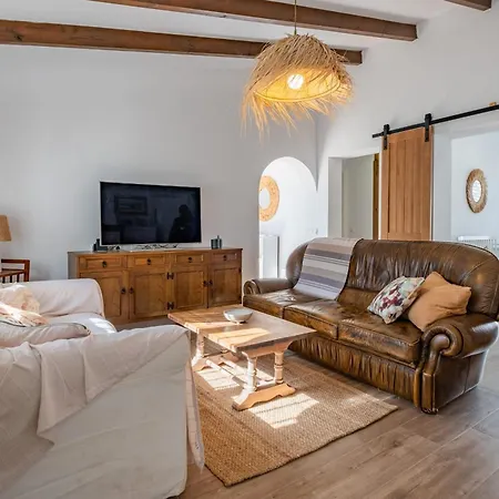 Villa Cayetana - Spacious 4-bedroom With Private Pool Terrace & Bbq *