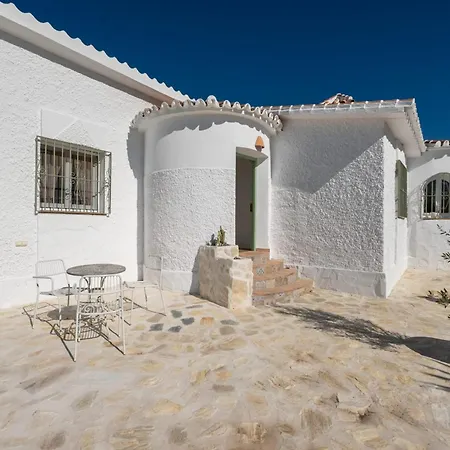 Villa Cayetana - Spacious 4-bedroom With Private Pool Terrace & Bbq