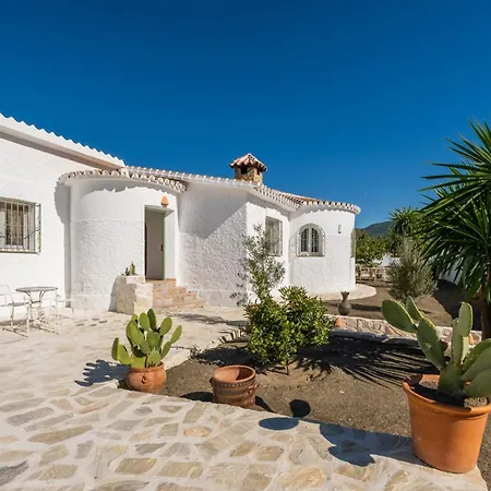 Cayetana - Spacious 4-bedroom With Private Pool Terrace & Bbq Villa *